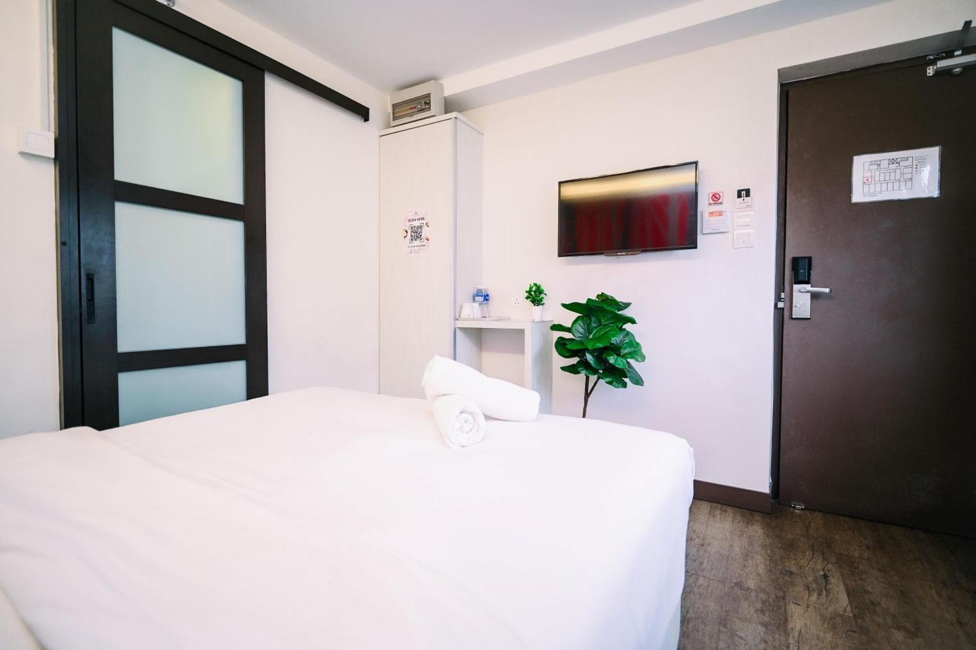 Swing & Pillows - Kl Cheras Maluri Hotel Kuala Lumpur