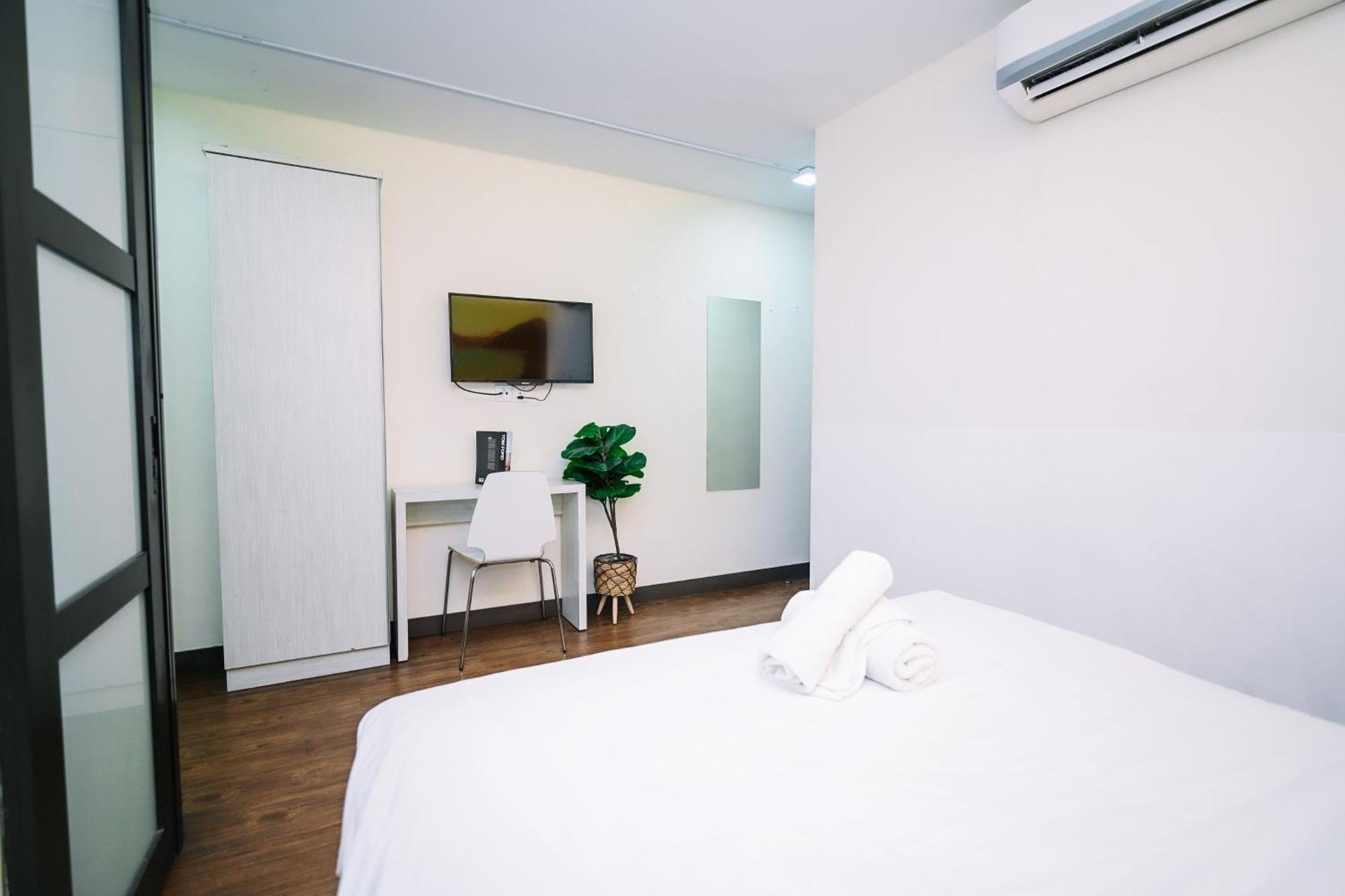 Swing & Pillows - Kl Cheras Maluri Hotel Kuala Lumpur