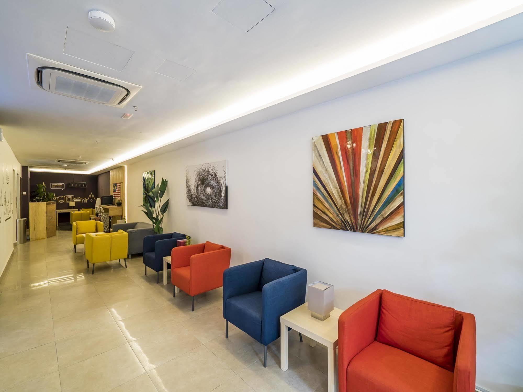 Swing & Pillows - Kl Cheras Maluri Hotel Kuala Lumpur