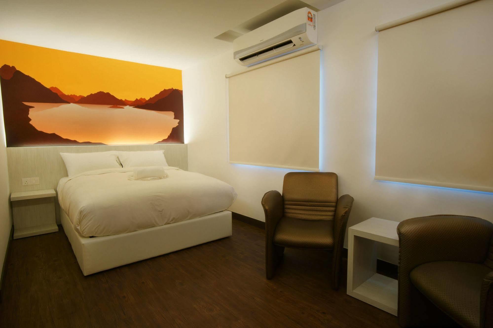 Swing & Pillows - Kl Cheras Maluri Hotel