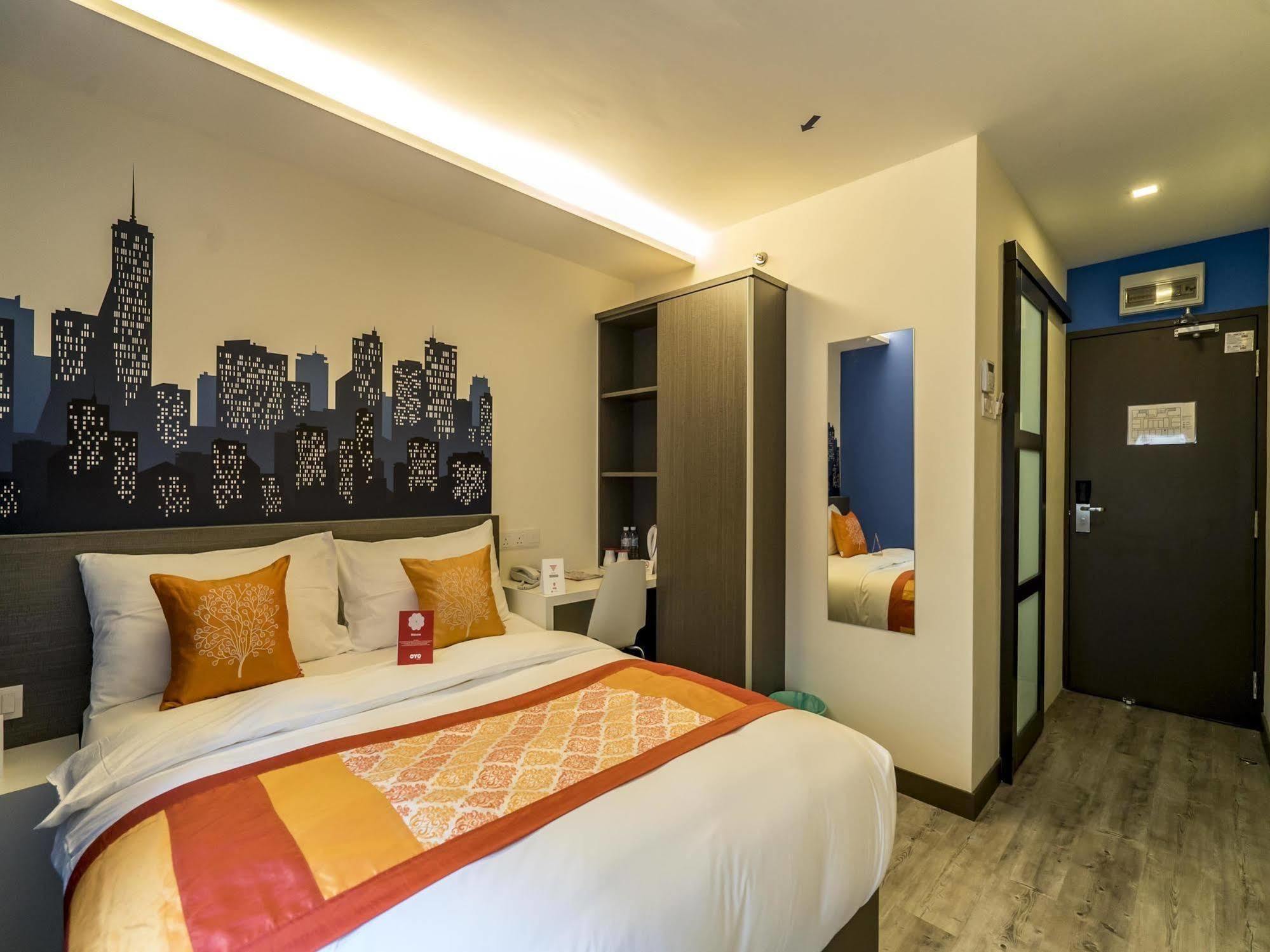 Swing & Pillows - Kl Cheras Maluri Hotel Kuala Lumpur