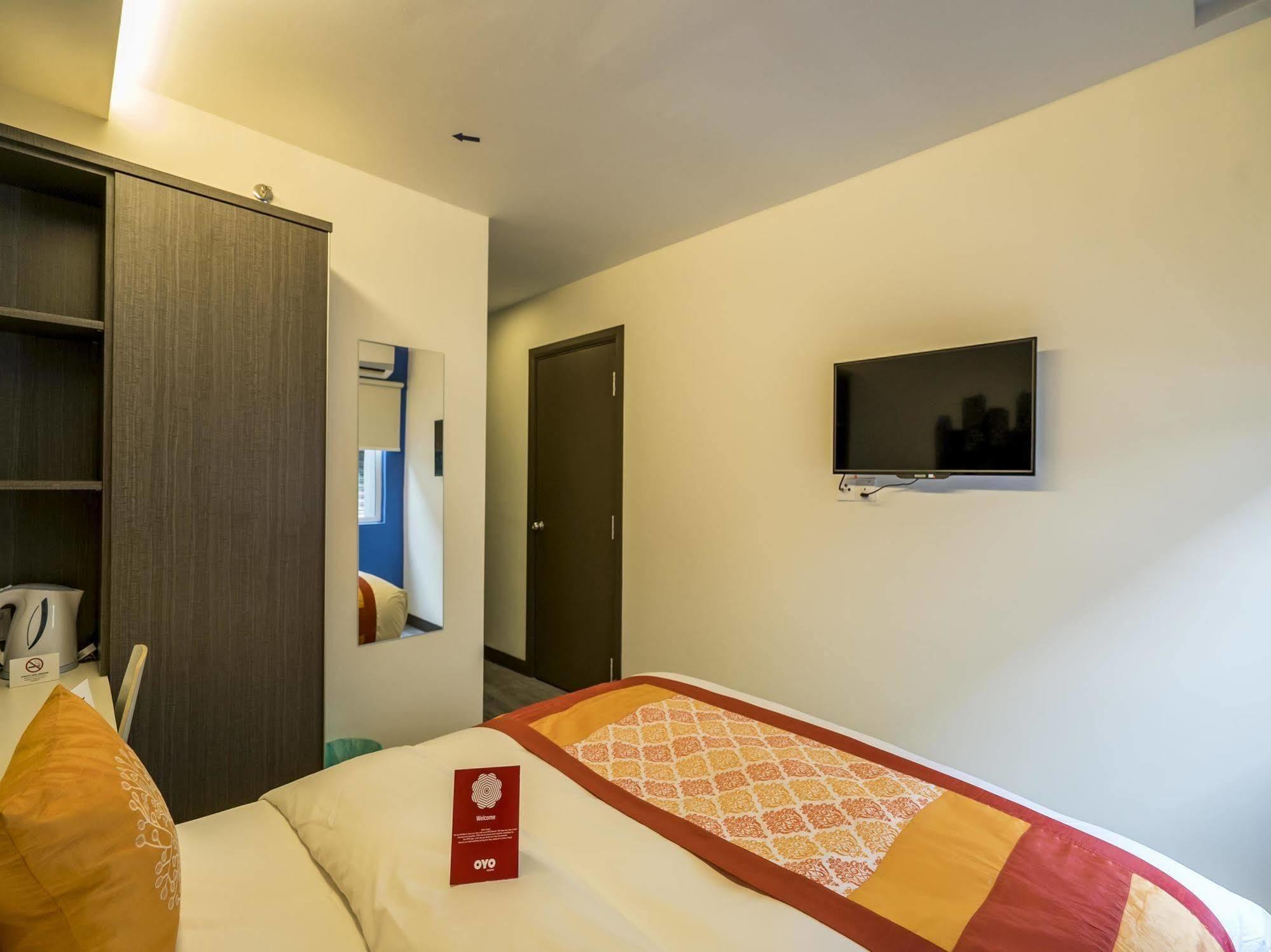 Swing & Pillows - Kl Cheras Maluri Hotel Kuala Lumpur